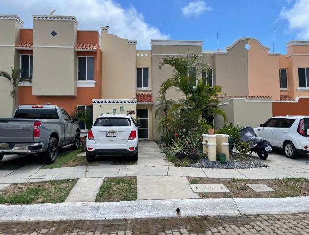 HERMOSA CASA CON 3Rec 2Ba
